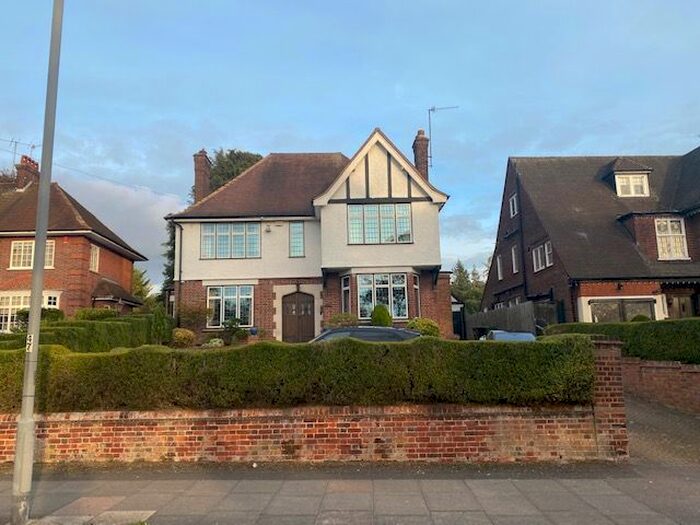5 Bedroom Detached House To Rent In Old Bedford Road, Luton, LU2