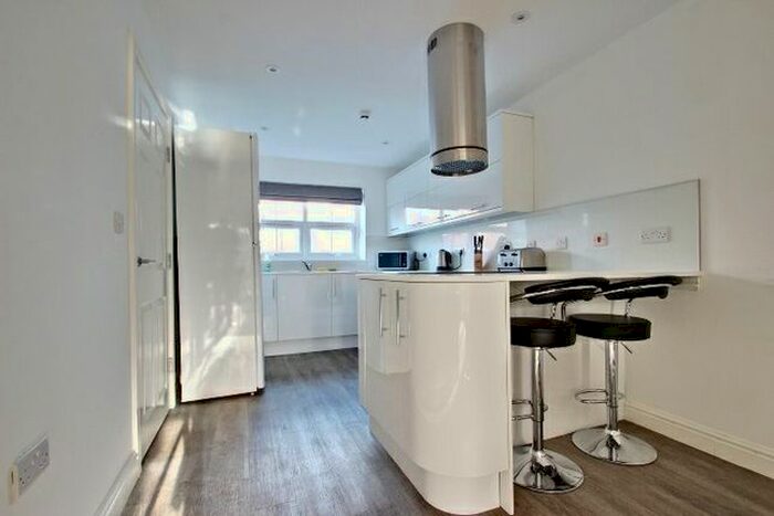 4 Bedroom Town House To Rent In Queens Court Road, Stoke-On-Trent, ST4