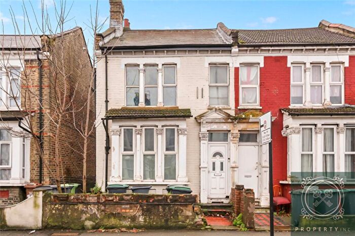 4 Bedroom Semi Detached House For Sale In Wightman Road, London, N8