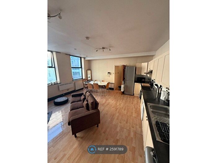 2 Bedroom Flat To Rent In Oldham Street, Manchester, M1