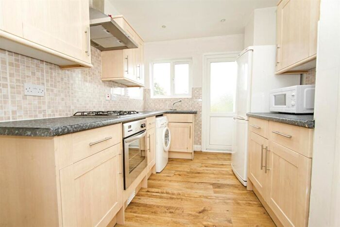 5 Bedroom Apartment To Rent In Parson Street, Hendon, London, NW4