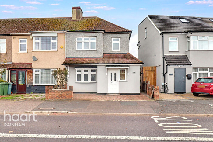 3 Bedroom End Of Terrace House For Sale In Dagenham Road, Rainham, RM13