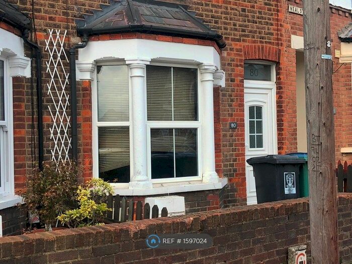 1 Bedroom Flat To Rent In Neal Street, Watford, WD18