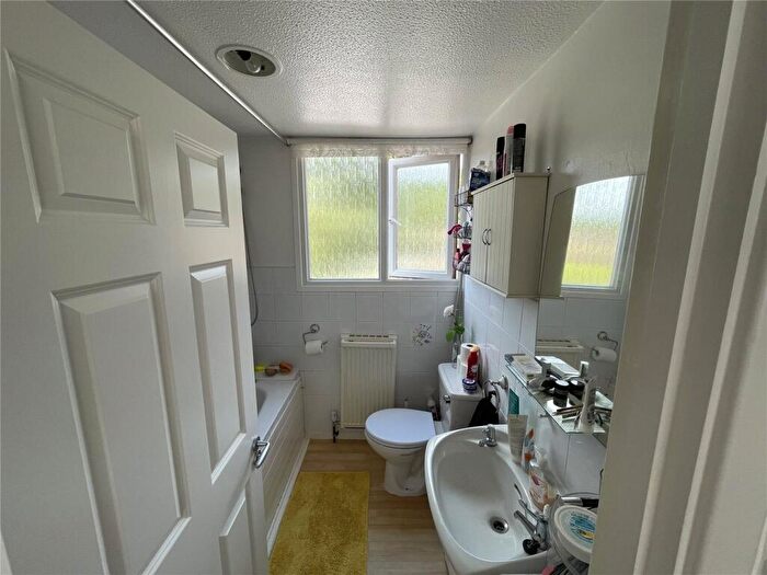4 Bedroom Detached House For Sale In Old Cross Tree Way, Ash Green, GU12