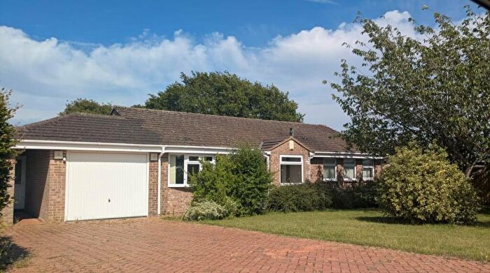 4 Bedroom Detached Bungalow For Sale In Goldsmith Close, Bicester, OX26