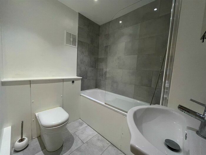 Studio To Rent In Euston Road, London, NW1