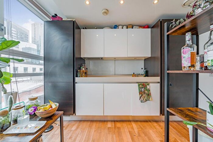 1 Bedroom Flat For Sale In Lamb's Passage, Barbican, London, EC1Y