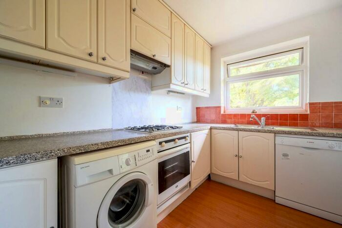 2 Bedroom Flat To Rent In Catherine Road, Surbiton, KT6