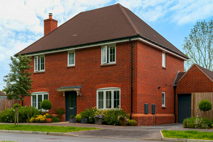 4 Bedroom Detached House For Sale In Wanborough Way, Ash Green, GU12