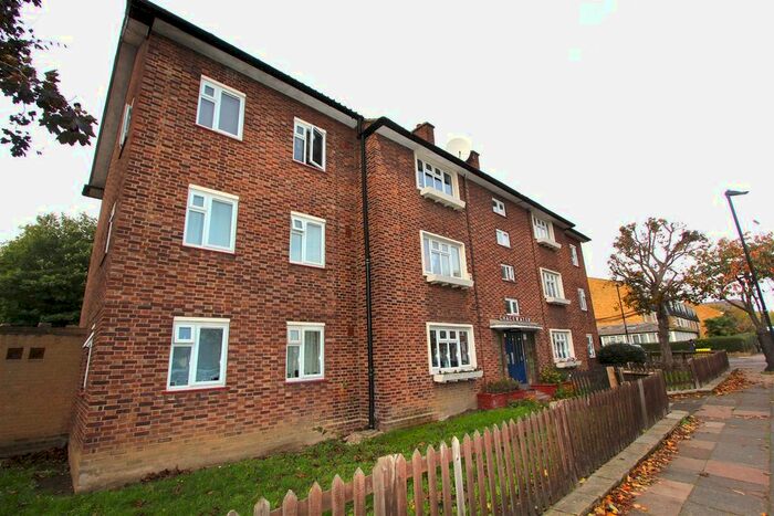 3 Bedroom Flat To Rent In Boyton Road, Hornsey, N8