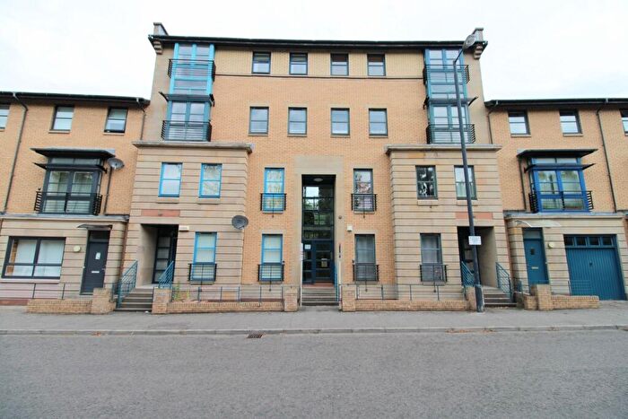 2 Bedroom Flat To Rent In Alexander Crescent, New Gorbals, Glasgow, G5