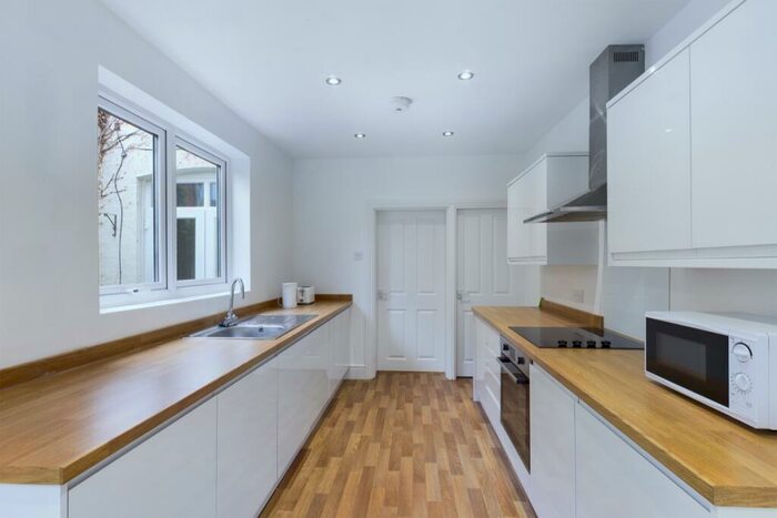 4 Bedroom House To Rent In Derby Road, Northampton, NN1