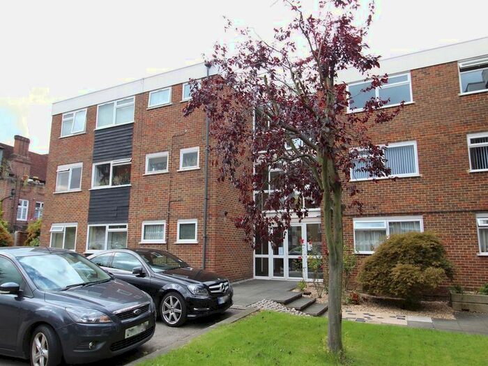 1 Bedroom Flat To Rent In Hutton Road, Shenfield, Brentwood, CM15