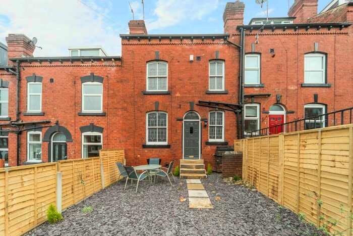 2 Bedroom Terraced House To Rent In Barton Grove, Leeds, LS11