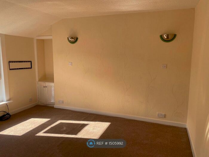 2 Bedroom Flat To Rent In Nelson Street, Largs, KA30