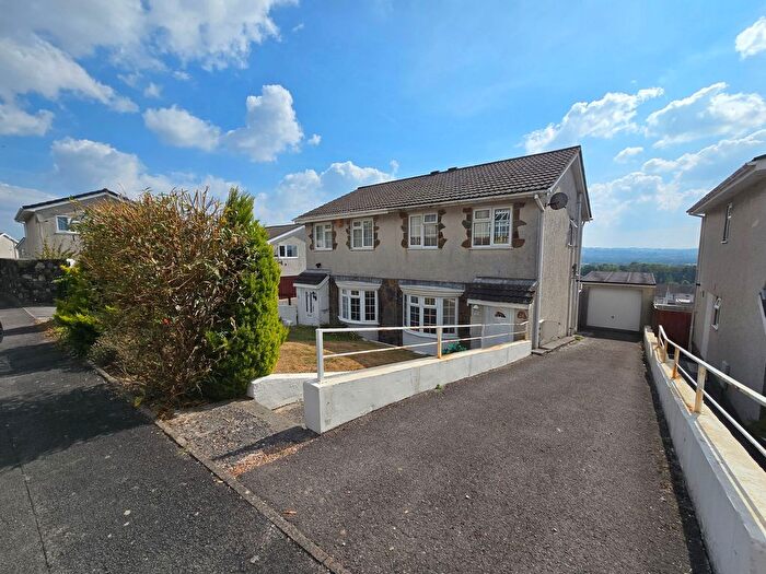 3 Bedroom Semi-detached House For Sale In Maple Drive, Brackla, CF31