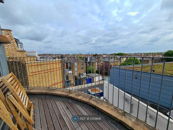 3 Bedroom Flat To Rent In Bedford Hill, London, SW12