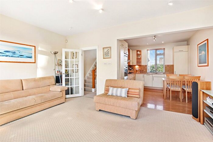 3 Bedroom Maisonette For Sale In Duke Road, London, W4
