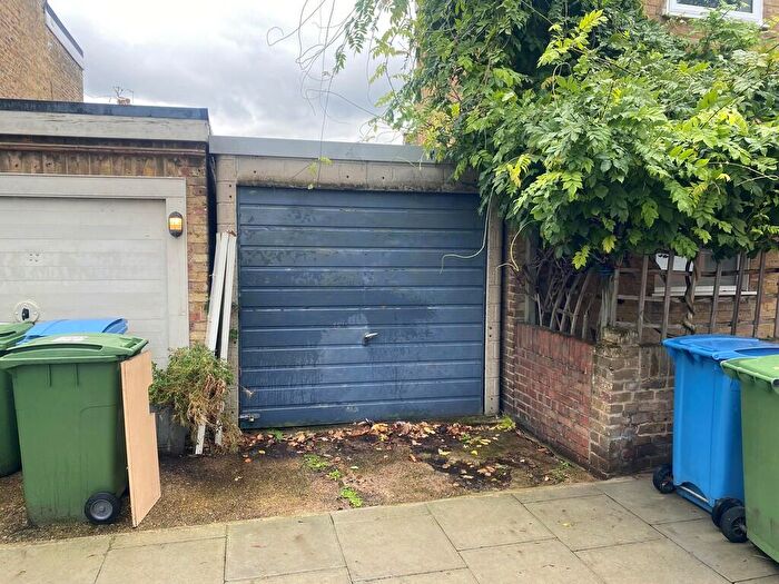 Garage / Parking To Rent In Vestry Road, London, SE5