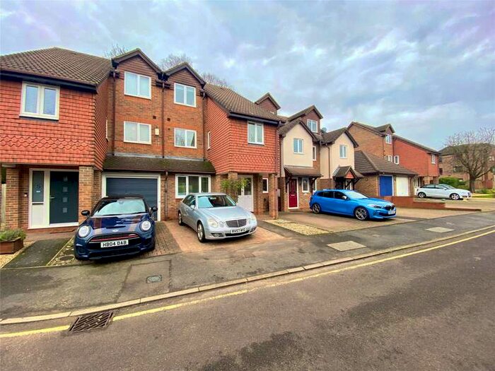 3 Bedroom Town House To Rent In Bell House Gardens, Wokingham, Berkshire, RG41