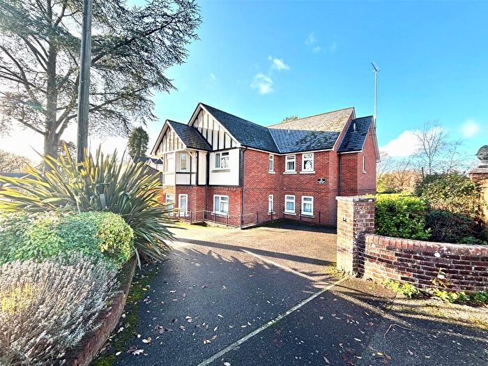 2 Bedroom Flat For Sale In Dewlands Way, Verwood, Dorset, BH31