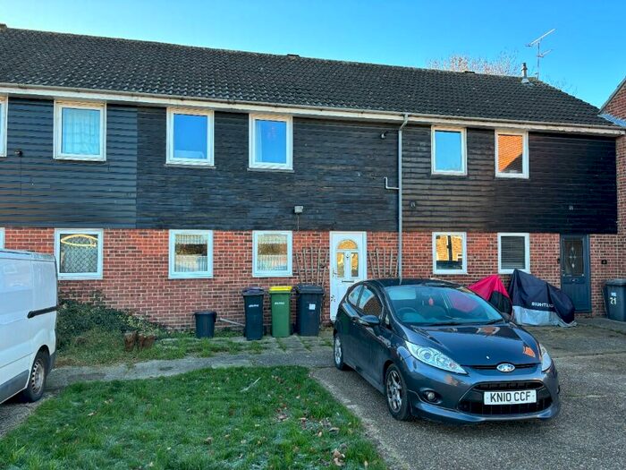 3 Bedroom Terraced House To Rent In Hartford Close, Rayleigh, Essex, SS6
