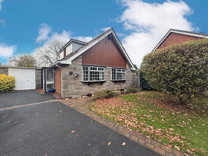 3 Bedroom Bungalow For Sale In Pine Walk, Pedmore, West Midlands, DY9