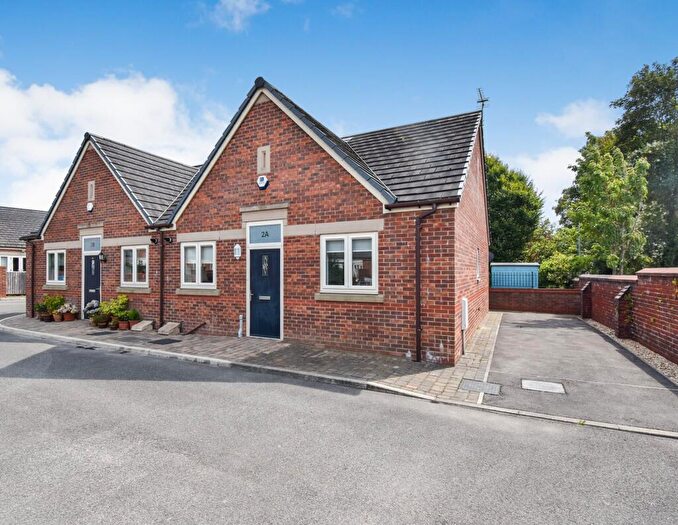 2 Bedroom Semi-Detached Bungalow For Sale In King William Street, Tyldesley, M29