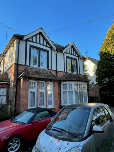 1 Bedroom Flat To Rent In Spacious Studio Apartment With Balcony - Available For Rent Now ! &# Pcm, BH8