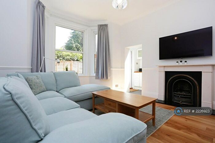 2 Bedroom Flat To Rent In Groveley Road, Bournemouth, BH4