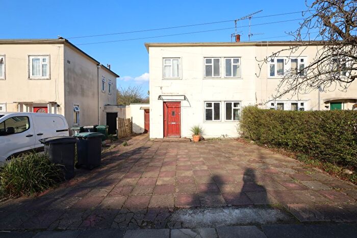 4 Bedroom Terraced House To Rent In Tunnel Gardens, London, N11