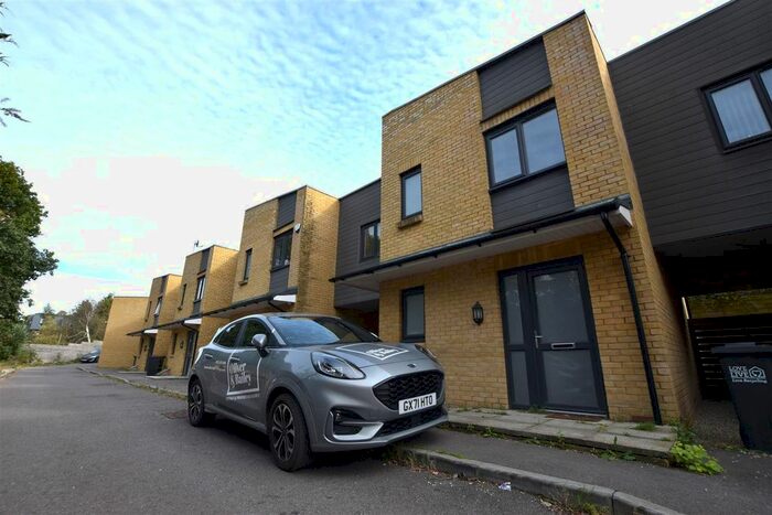 3 Bedroom Detached House To Rent In Bishop Avenue, Hastings, TN35