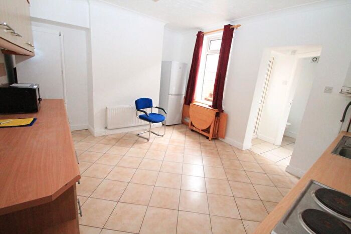 3 Bedroom Terraced House To Rent In Victoria Terrace, - Bed, LN1