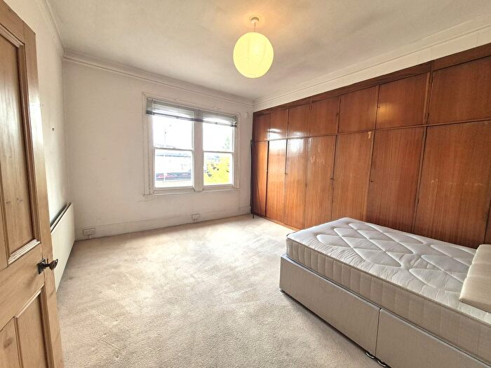 4 Bedroom Flat To Rent In Station Road, NW4