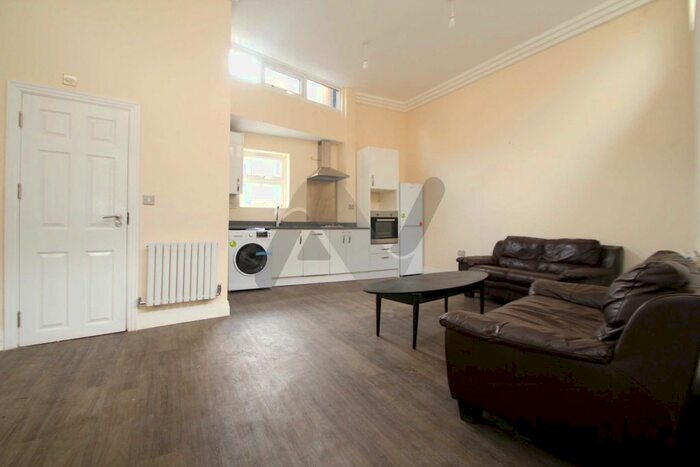 1 Bedroom Maisonette To Rent In Blackstock Road, Finsbury Park, N4