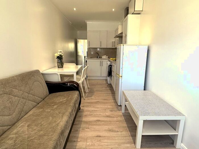 1 Bedroom Flat To Rent In Firs Lane, London, N13