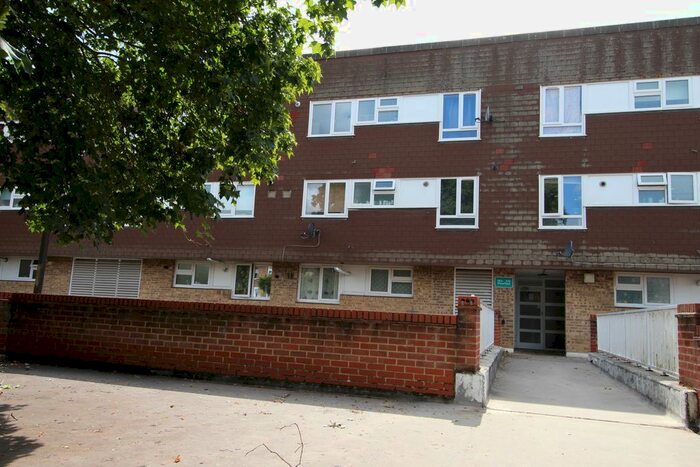 Studio To Rent In Moorfield, Harlow, CM18