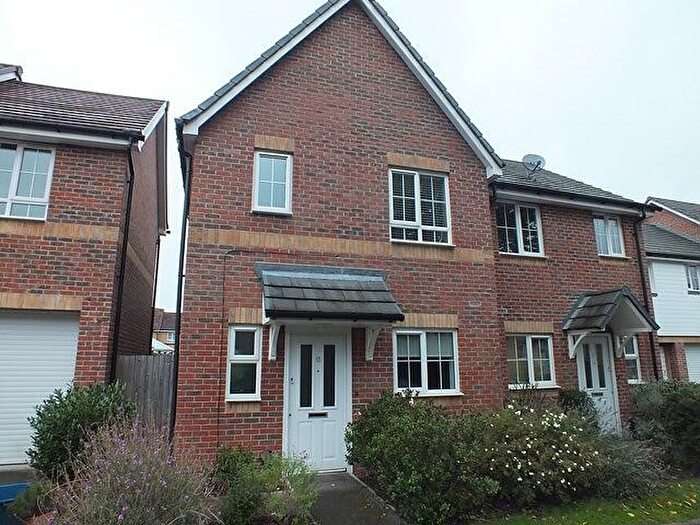 3 Bedroom Semi Detached House To Rent In Bedroom Semi-Detached House In Farnborough, GU14