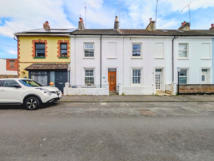 2 Bedroom Terraced House For Sale In Graham Road, Worthing, BN11