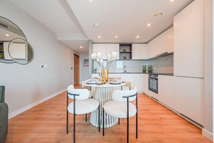 2 Bedroom Flat For Sale In One Thames Quay, Canary Wharf, London, E14