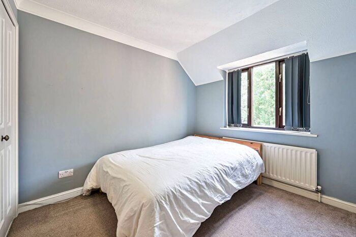 2 Bedroom Flat To Rent In Swan Drive, Edgware, London, NW9