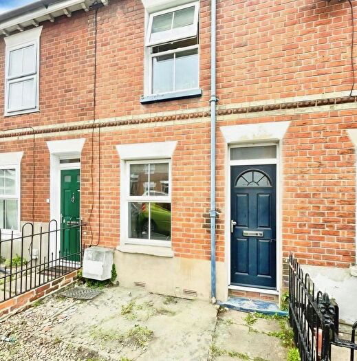 2 Bedroom Terraced House To Rent In Chesterman Street, Reading, RG1
