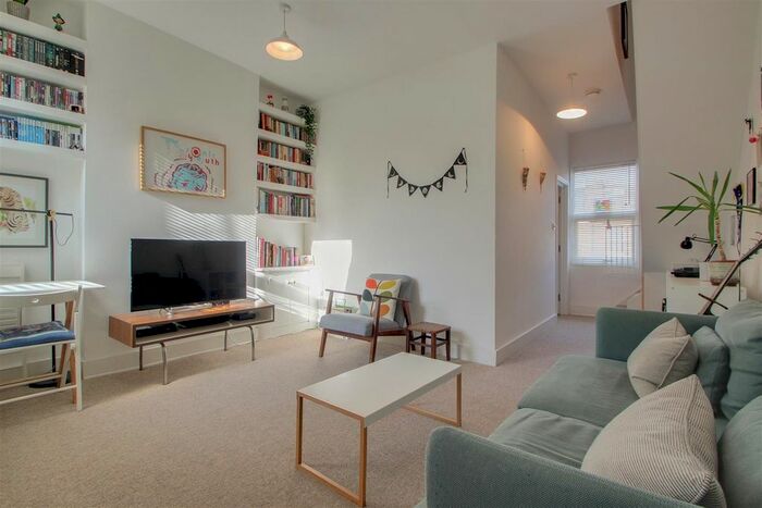 2 Bedroom Flat To Rent In Elthruda Road, Hither Green, London, SE13