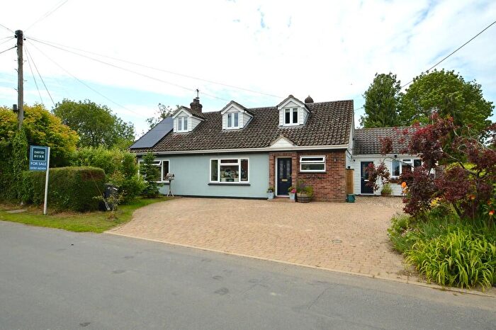 5 Bedroom Chalet For Sale In Cross End, Pebmarsh, Essex, CO9