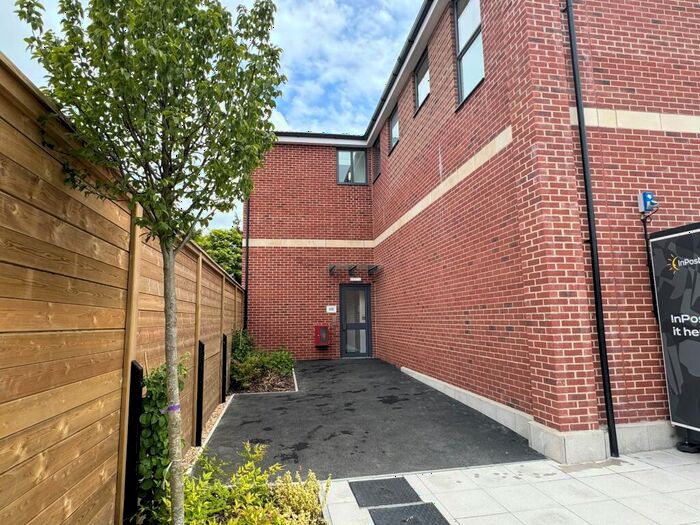 2 Bedroom Flat To Rent In New Road, Tadley, RG26