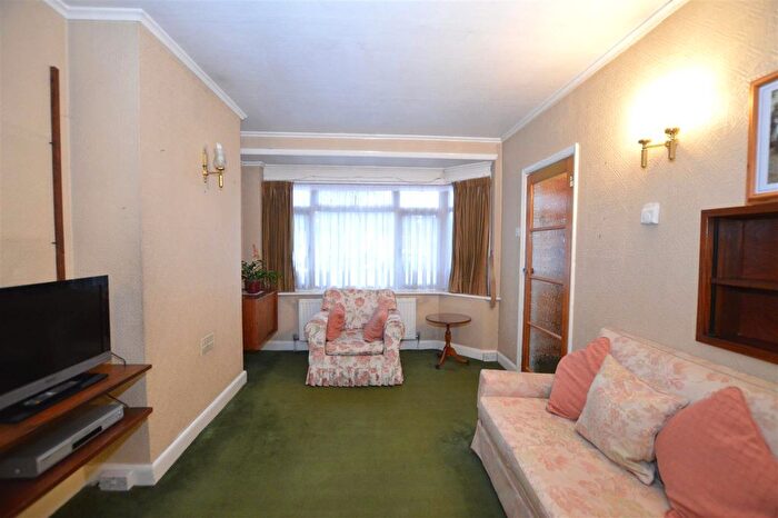 3 Bedroom Semi-Detached House For Sale In Villiers Avenue, Twickenham, TW2