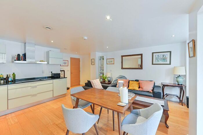 2 Bedroom Flat For Sale In Walden Building, St Johns Hill, London, SW11