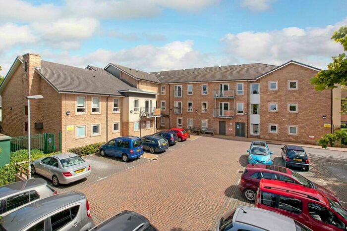 1 Bedroom Retirement Property For Sale In Emmandjay Court, Valley Drive, Ilkley, LS29
