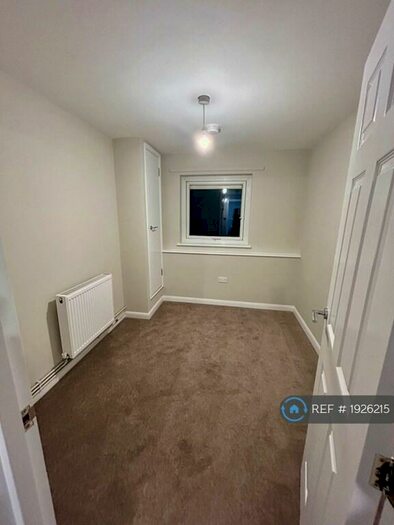 3 Bedroom Flat To Rent In Orchard, Northfleet, DA11