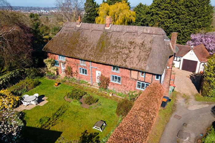 3 Bedroom Detached House For Sale In Little Hill, Great Billington, Leighton Buzzard, LU7